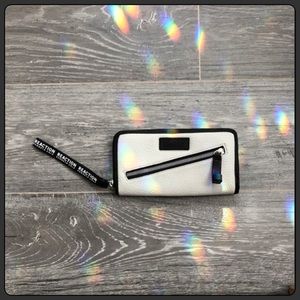 NEW Kenneth Cole Reaction Clutch Wallet